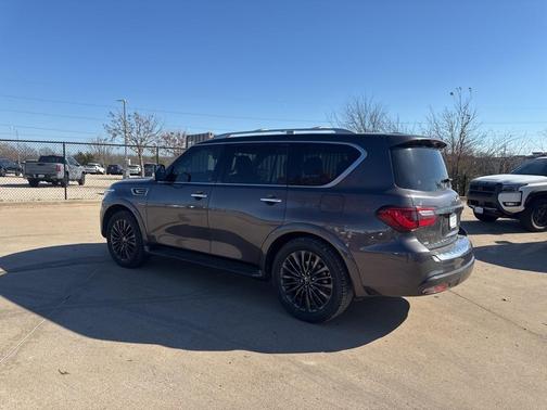 2022 INFINITI QX80 Luxe