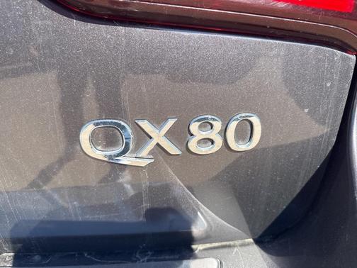 2022 INFINITI QX80 Luxe