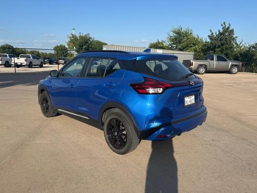 2023 Nissan Kicks SR