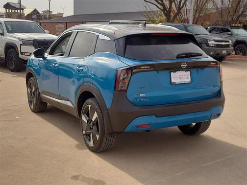 2025 Nissan Kicks SR