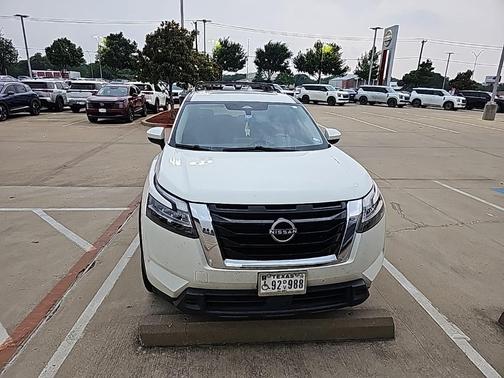 2022 Nissan Pathfinder SV
