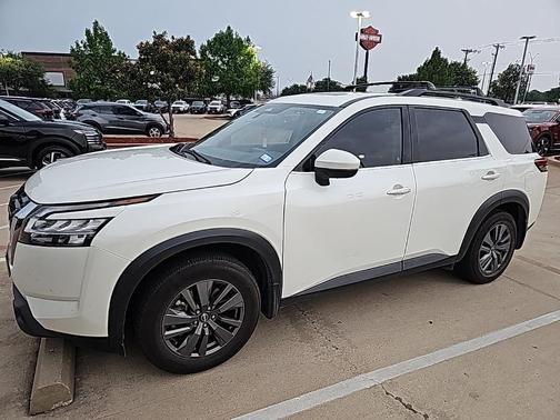 2022 Nissan Pathfinder SV