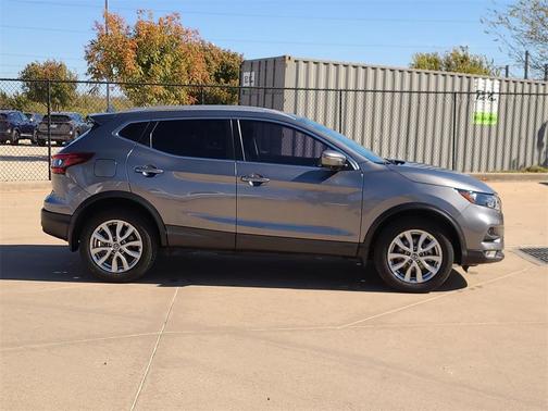 2022 Nissan Rogue Sport SV