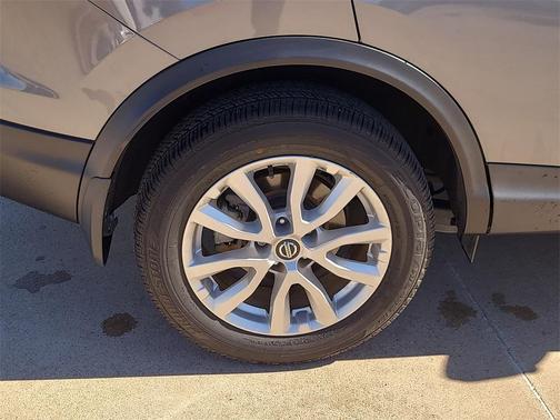 2022 Nissan Rogue Sport SV