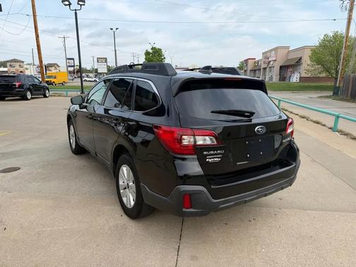 Crystal Black Silica 2018 Subaru Outback 2.5i Premium