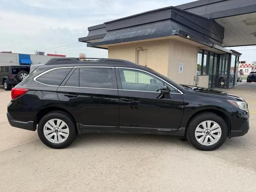 Crystal Black Silica 2018 Subaru Outback 2.5i Premium