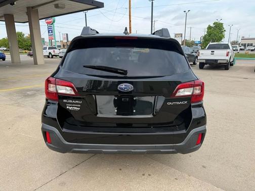 Crystal Black Silica 2018 Subaru Outback 2.5i Premium