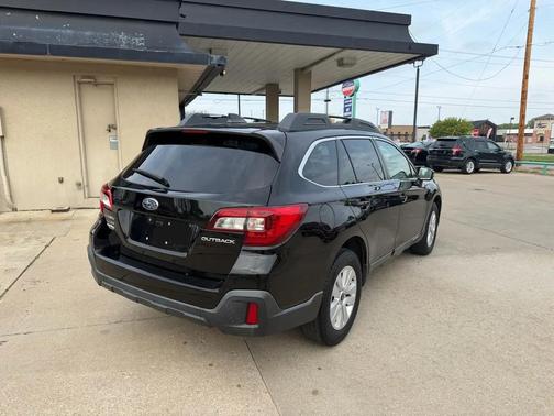 Crystal Black Silica 2018 Subaru Outback 2.5i Premium