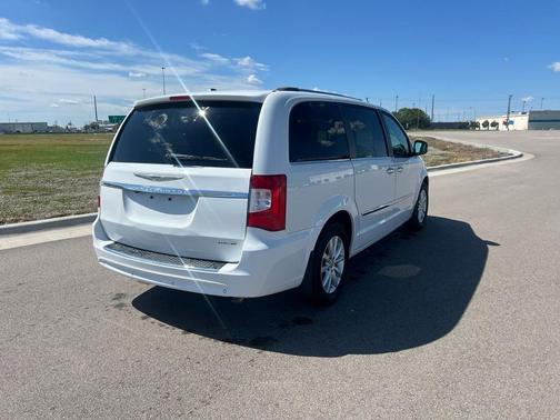 2015 Chrysler Town & Country Limited Platinum