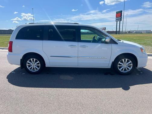 2015 Chrysler Town & Country Limited Platinum