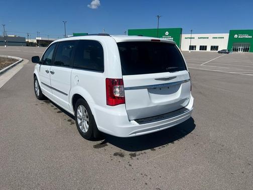 2015 Chrysler Town & Country Limited Platinum