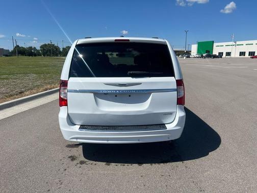 2015 Chrysler Town & Country Limited Platinum