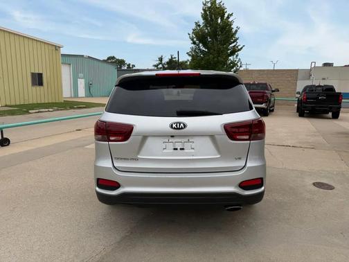 Silver 2019 Kia Sorento LX