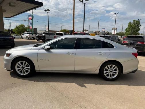 Silver Ice Metallic 2017 Chevrolet Malibu 1LT