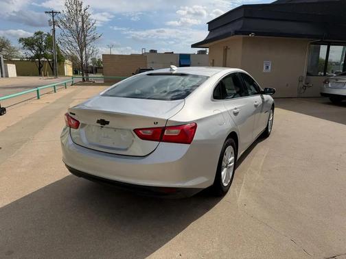 Silver Ice Metallic 2017 Chevrolet Malibu 1LT