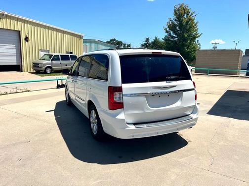 2015 Chrysler Town & Country Limited Platinum