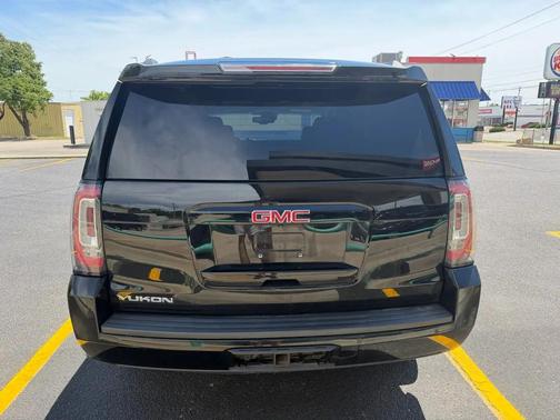 Black 2020 GMC Yukon SLT