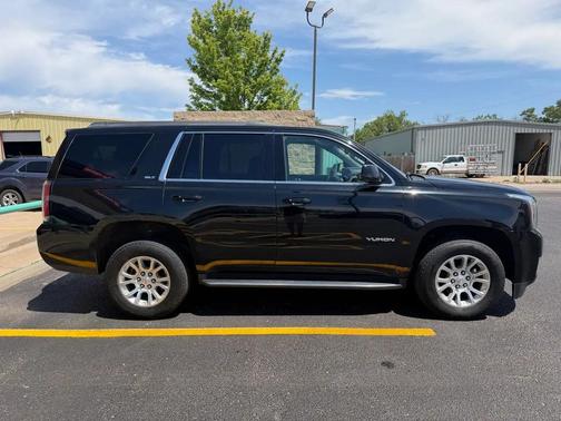Black 2020 GMC Yukon SLT