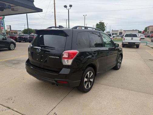 Crystal Black Silica 2018 Subaru Forester 2.5i Premium