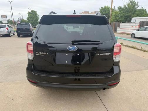 Crystal Black Silica 2018 Subaru Forester 2.5i Premium