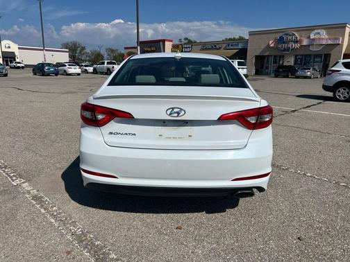 2017 Hyundai SONATA SE