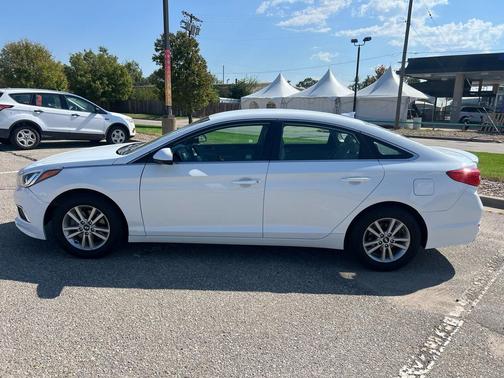2017 Hyundai SONATA SE
