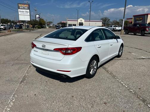 2017 Hyundai SONATA SE