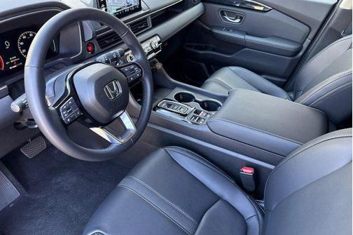 Crystal Black Pearl 2025 Honda Pilot Touring 8-Passenger