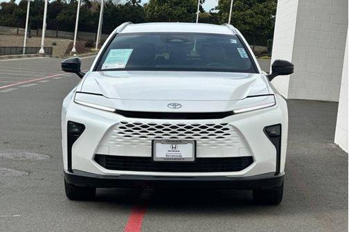 2025 Toyota Crown Signia XLE