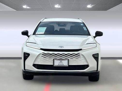 2025 Toyota Crown Signia XLE