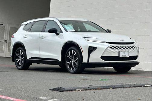 2025 Toyota Crown Signia XLE