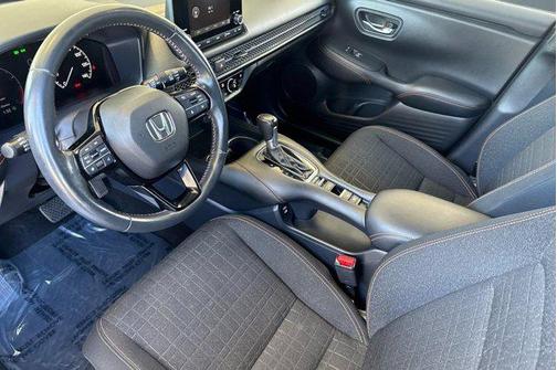 Urban Gray Pearl 2024 Honda HR-V AWD Sport