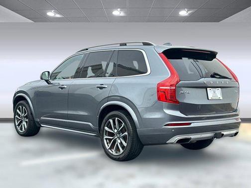2017 Volvo XC90 T6 Momentum