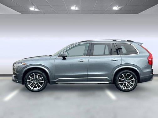 2017 Volvo XC90 T6 Momentum