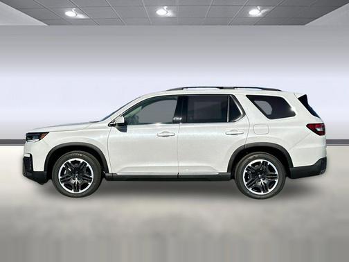 Platinum White Pearl 2026 Honda Pilot Touring 8-Passenger