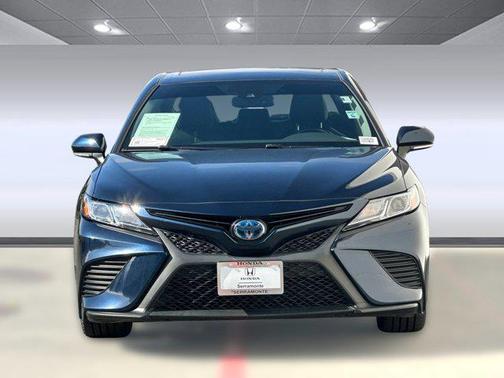 2020 Toyota Camry SE