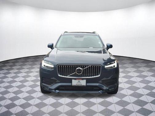 2022 Volvo XC90 T6 Momentum