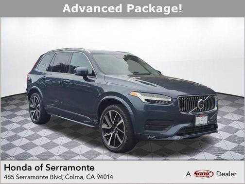 2022 Volvo XC90 T6 Momentum