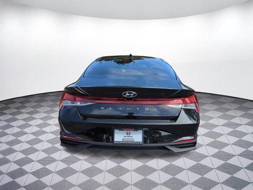 2022 Hyundai ELANTRA SEL
