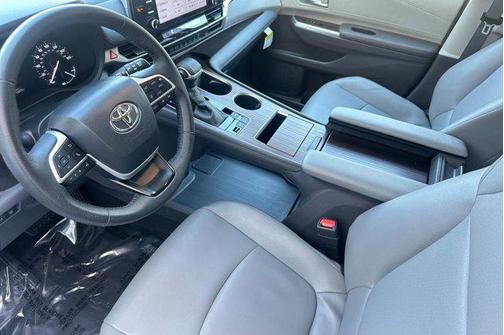 2023 Toyota Sienna XLE 7 Passenger