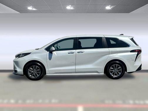2023 Toyota Sienna XLE 7 Passenger