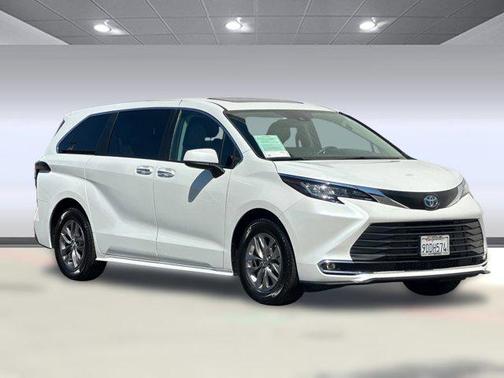 2023 Toyota Sienna XLE 7 Passenger
