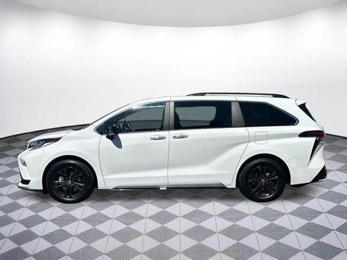 2024 Toyota Sienna XSE 7 Passenger