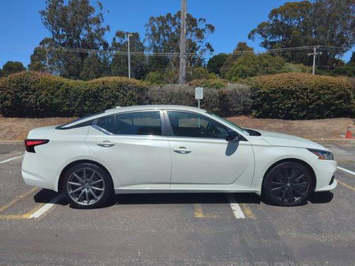 2022 Nissan Altima SR FWD