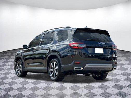 2025 Honda Pilot Touring 8-Passenger