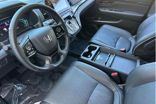 Sonic Gray Pearl 2024 Honda Odyssey Elite