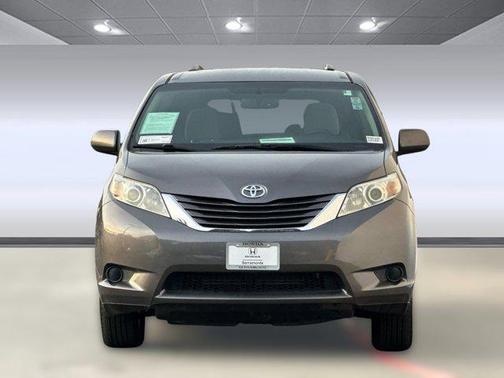 2017 Toyota Sienna LE