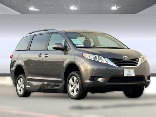 2017 Toyota Sienna LE