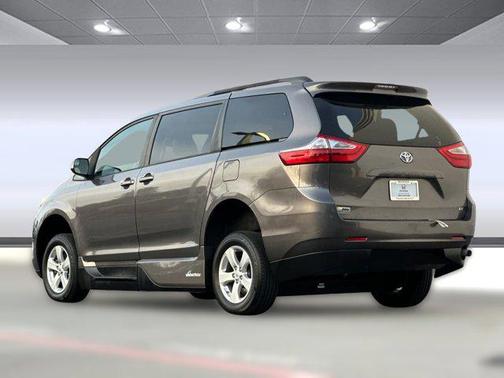 2017 Toyota Sienna LE