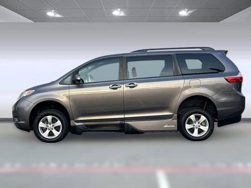 2017 Toyota Sienna LE